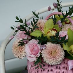 Close-up of pink flowers in vase
