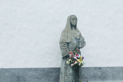 Statue of flower against wall