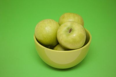 Close-up of apples in bowl