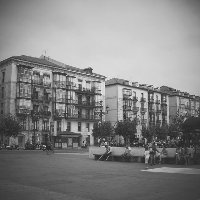 architecture, building exterior, built structure, city, clear sky, building, residential building, residential structure, window, street, sky, day, outdoors, incidental people, city life, copy space, house, facade, no people, sunlight