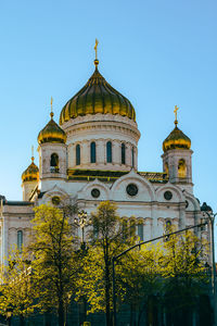 The cathedral of christ the savior in moscow under a blue sky .