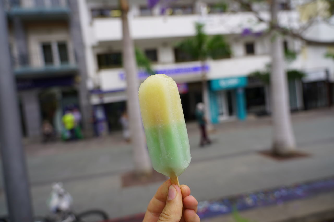 CROPPED IMAGE OF HAND HOLDING ICE CREAM CONE