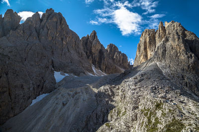 Torre diavolo on dolomite via ferrata hiking trail, misurina, italy