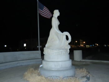 Statue of flag against sky