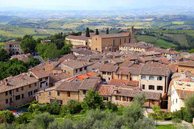 The view on the red tile roofs of houses. san gimignano, italy.