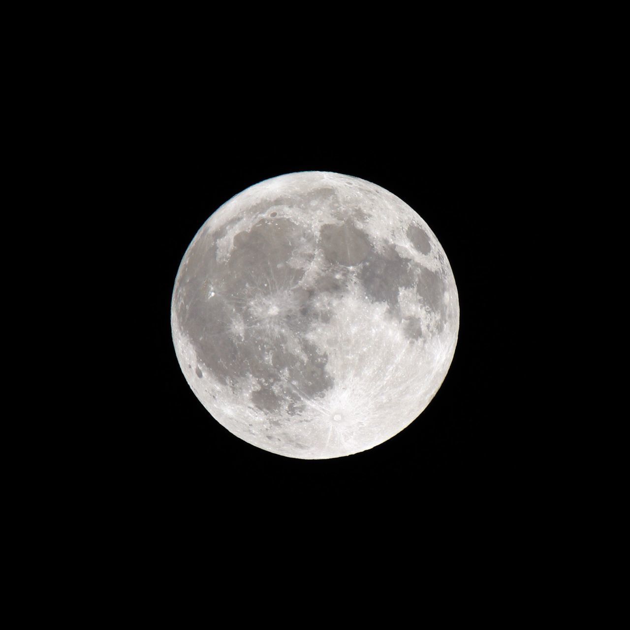 CLOSE-UP OF MOON AGAINST CLEAR SKY AT NIGHT