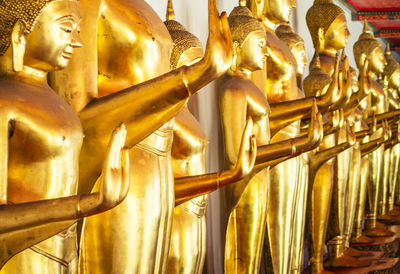 Statue of statues in temple building