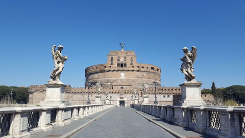 Statue of historic building against sky