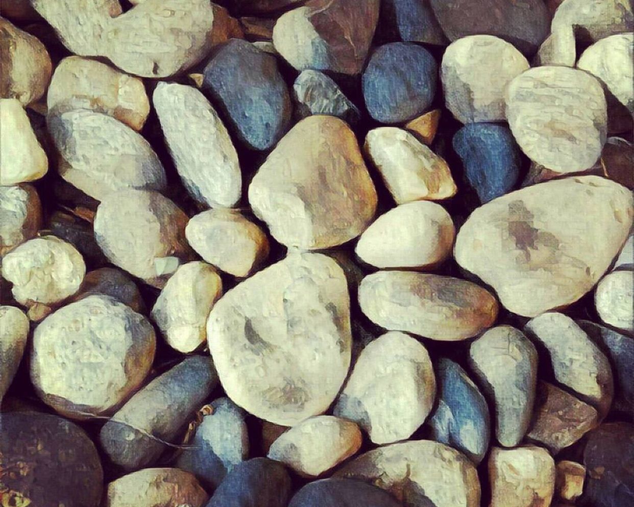 DETAIL SHOT OF PEBBLES