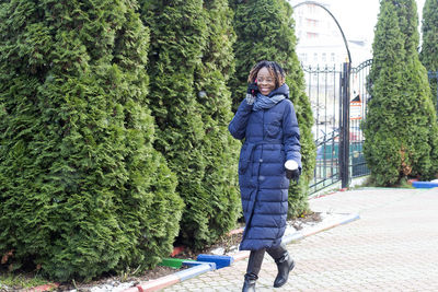 Full length of woman standing in park