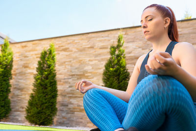 Young woman sitting on bench