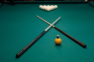 Balls on snooker table