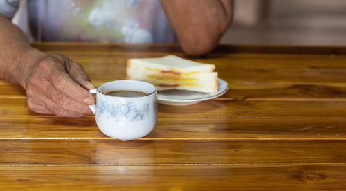 Midsection of man preparing food on table