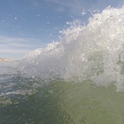 Waves splashing in sea