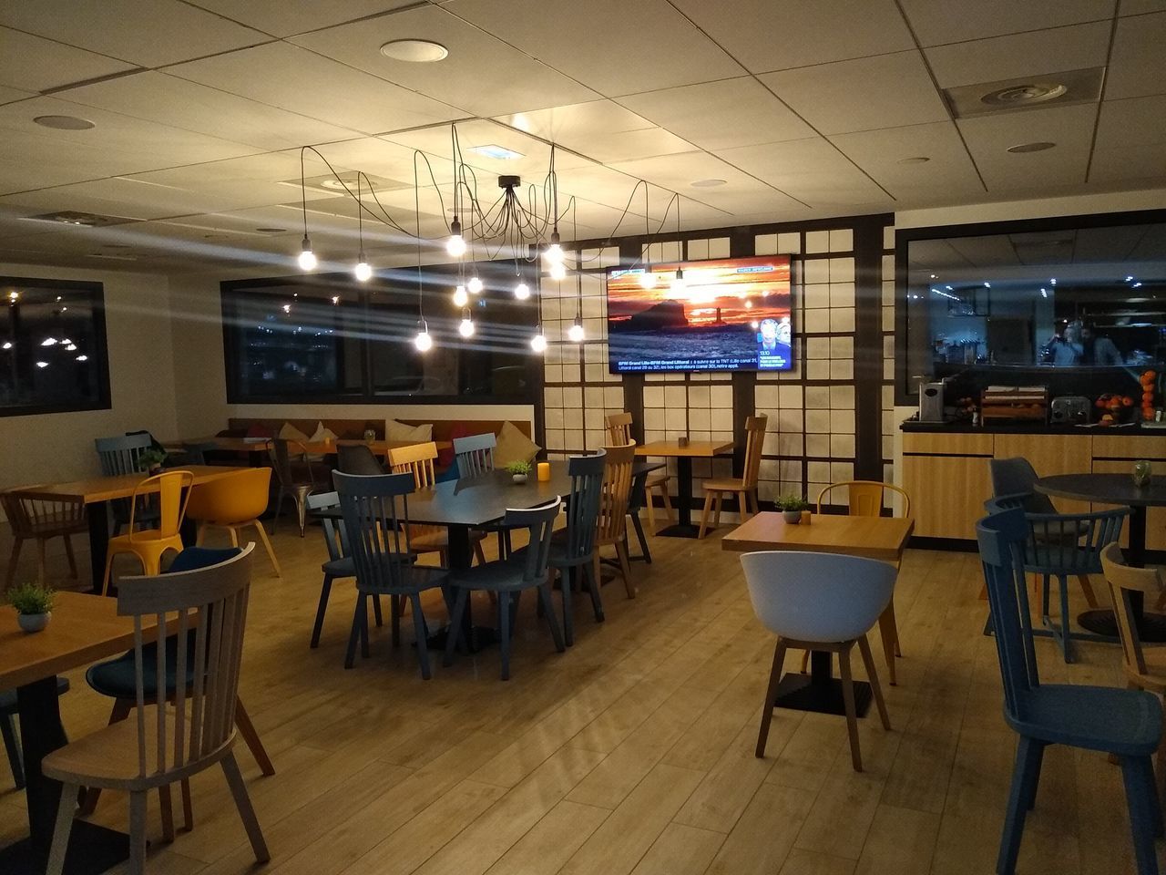 INTERIOR OF RESTAURANT