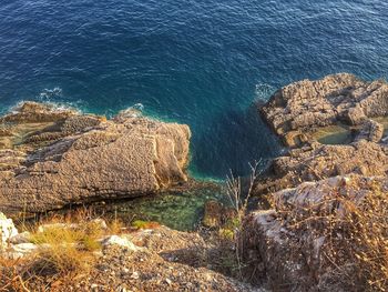 High angle view of sea by cliff