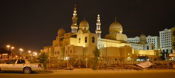 Car parked outside al-rajhi mosque at night