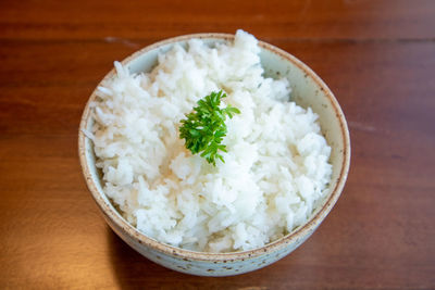 Close-up of cooked white rice in bowl