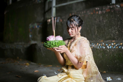 Portrait of young woman holding bouquet