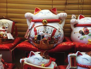 Statues in market for sale