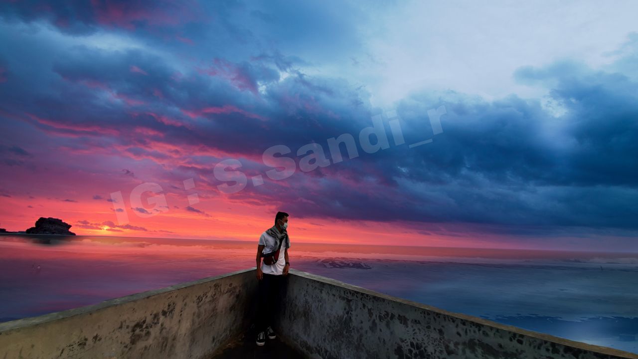 SCENIC VIEW OF SEA AGAINST ORANGE SKY