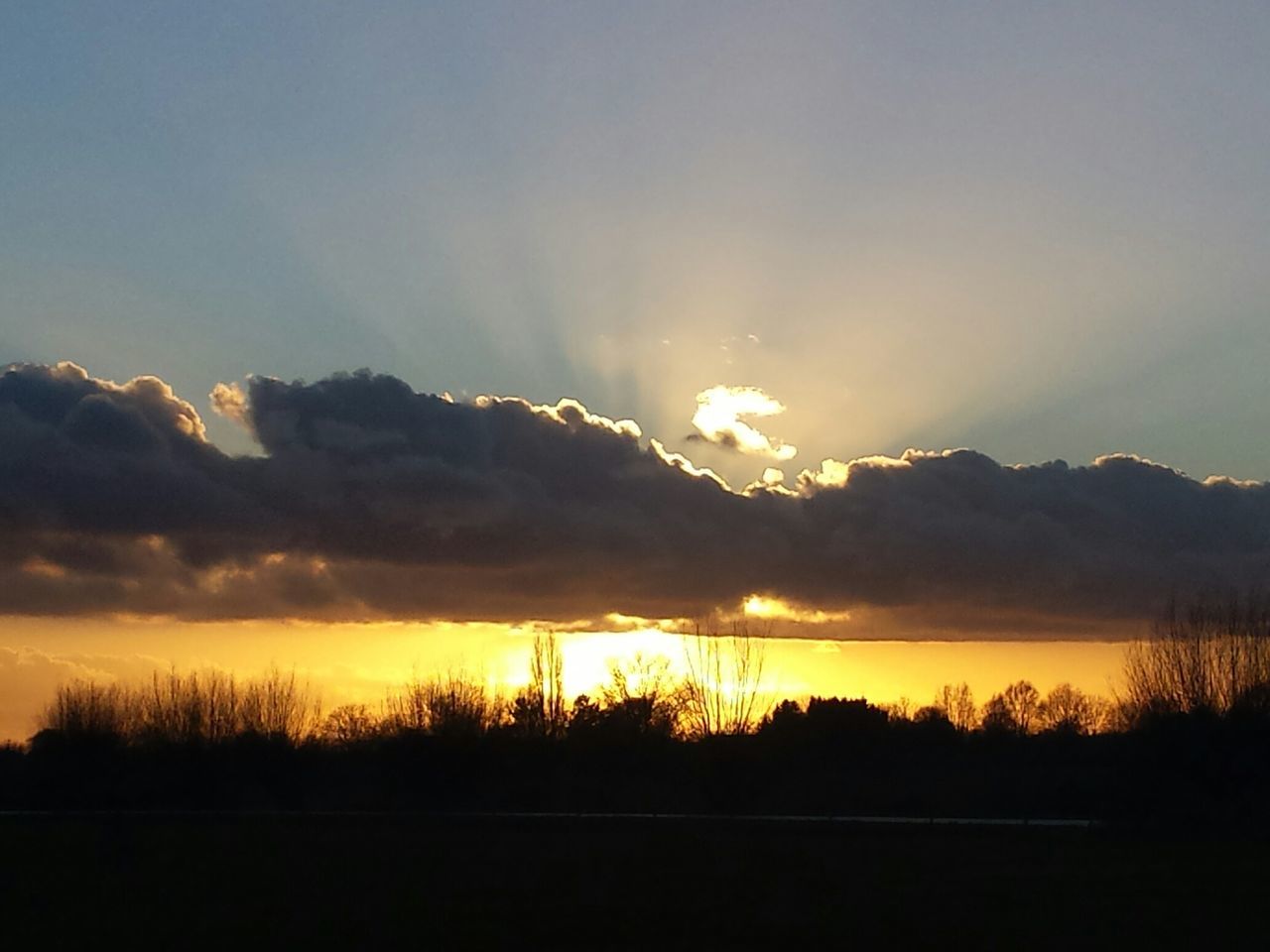 sunset, silhouette, tranquil scene, scenics, sun, tranquility, beauty in nature, sky, landscape, nature, idyllic, sunlight, cloud - sky, sunbeam, orange color, tree, cloud, field, outdoors, non-urban scene