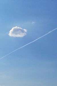 Low angle view of vapor trail in sky