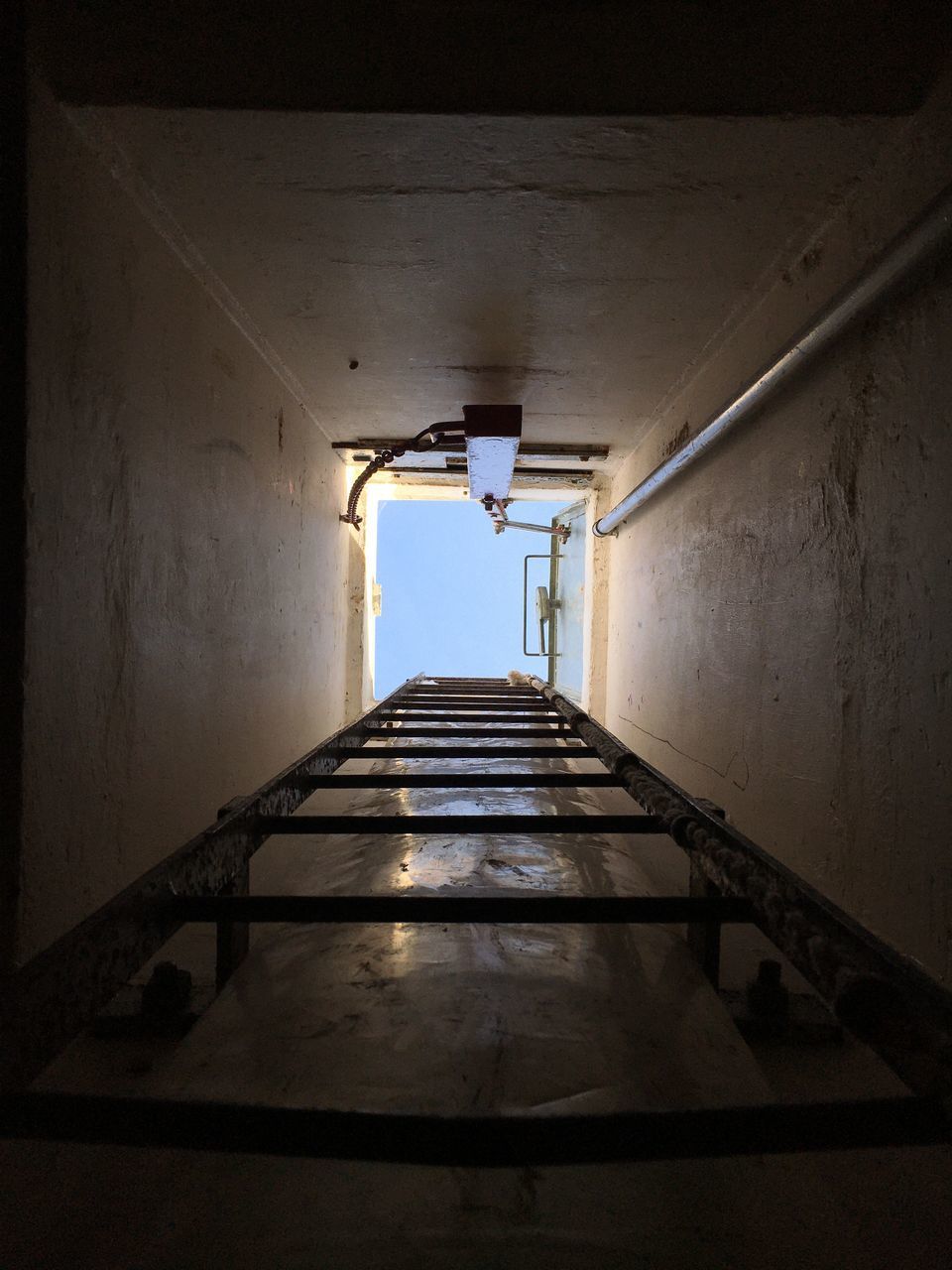 INTERIOR OF TUNNEL