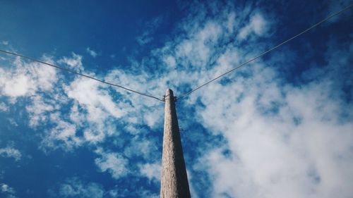 Low angle view of vapor trail against blue sky