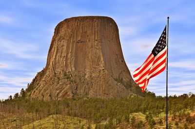 Devils tower, wyoming usa with us flag in foreground 