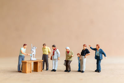 Miniature people, the sculpture school teaches sculpture courses and sculpture classes