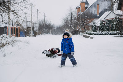 Outdoor winter activities for kids. kids playing in the suburbs, winter backyard gathering. boys