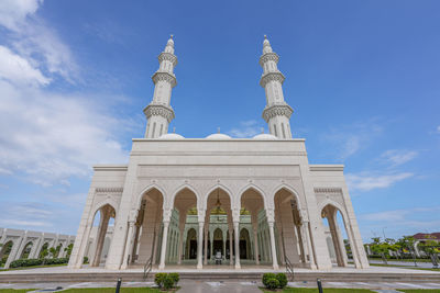 Beautiful islamic architecture of sri sendayan mosque the new and biggest mosque in seremban todate