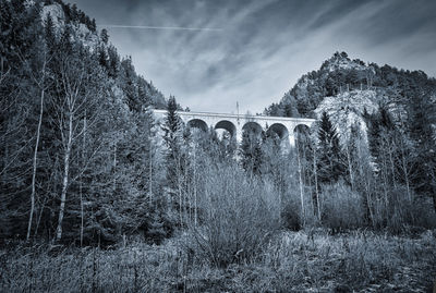 Arch bridge against sky