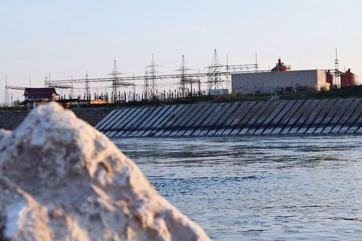 water, clear sky, sky, sea, built structure, crane - construction machinery, industry, fuel and power generation, pier, commercial dock, nautical vessel, day, crane, outdoors, architecture, construction site, transportation, building exterior, rope, no people