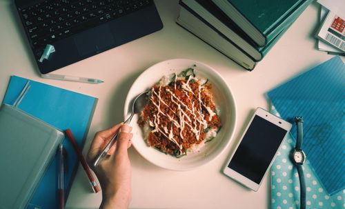 Rice with tomato sauce on office table