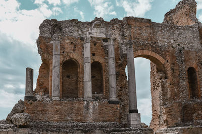 Old ruins of building against cloudy sky