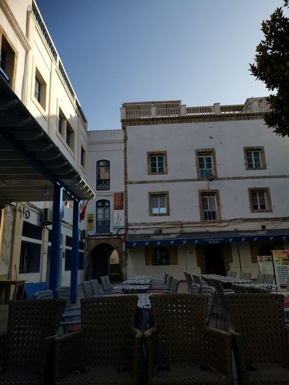 LOW ANGLE VIEW OF BUILDINGS AGAINST SKY