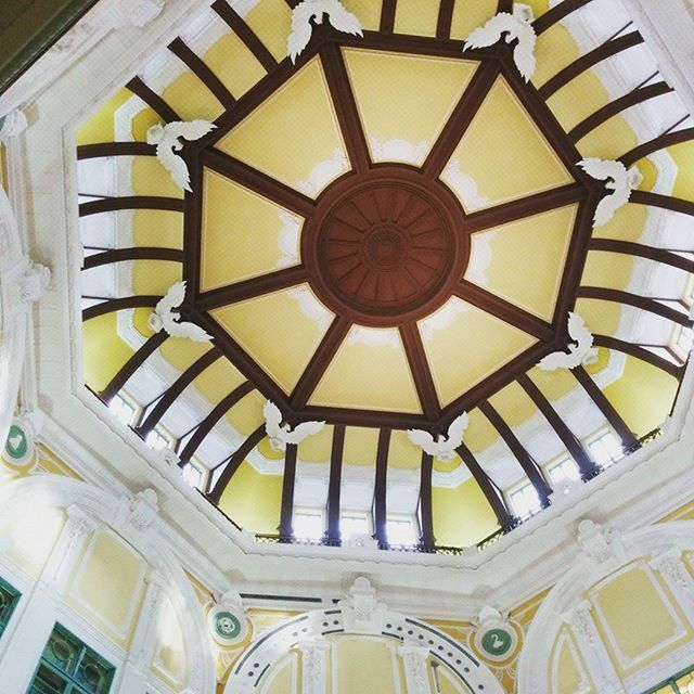 low angle view, architecture, built structure, ceiling, indoors, design, pattern, directly below, ornate, architectural feature, building exterior, window, geometric shape, circle, art and craft, full frame, no people, arch, building, skylight