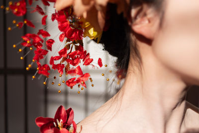 Close-up of young woman holding flowers