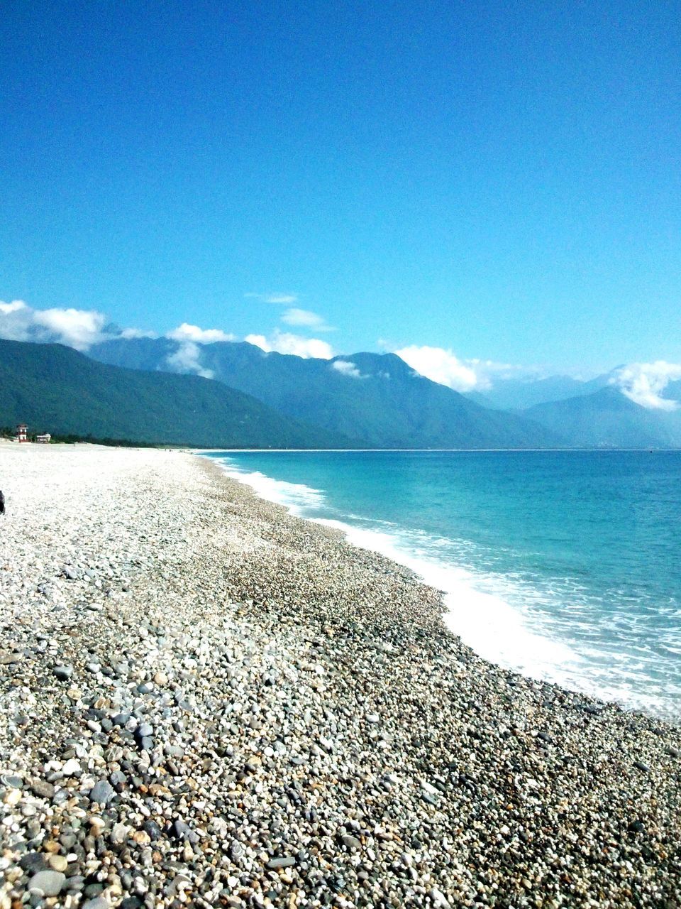 water, tranquil scene, sea, scenics, tranquility, beauty in nature, beach, mountain, blue, sky, shore, nature, idyllic, sand, coastline, calm, copy space, outdoors, day, non-urban scene