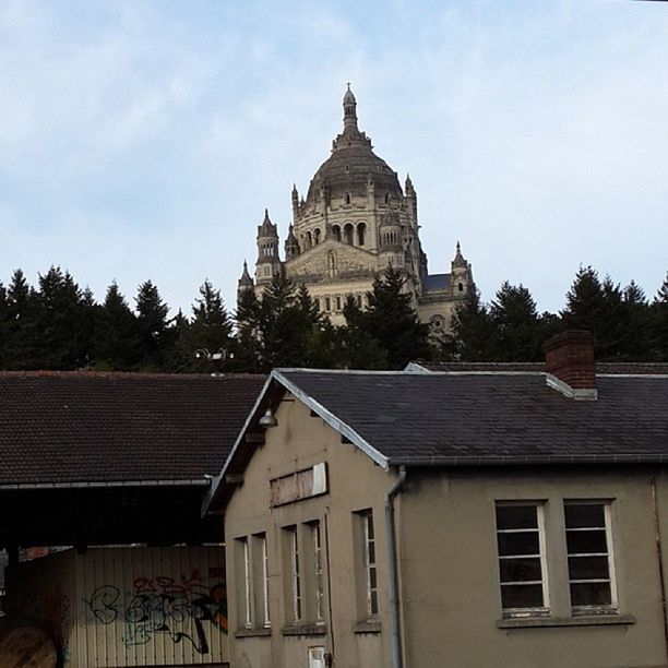 building exterior, architecture, built structure, place of worship, sky, religion, roof, low angle view, house, spirituality, church, tree, window, facade, residential building, residential structure, day, outdoors