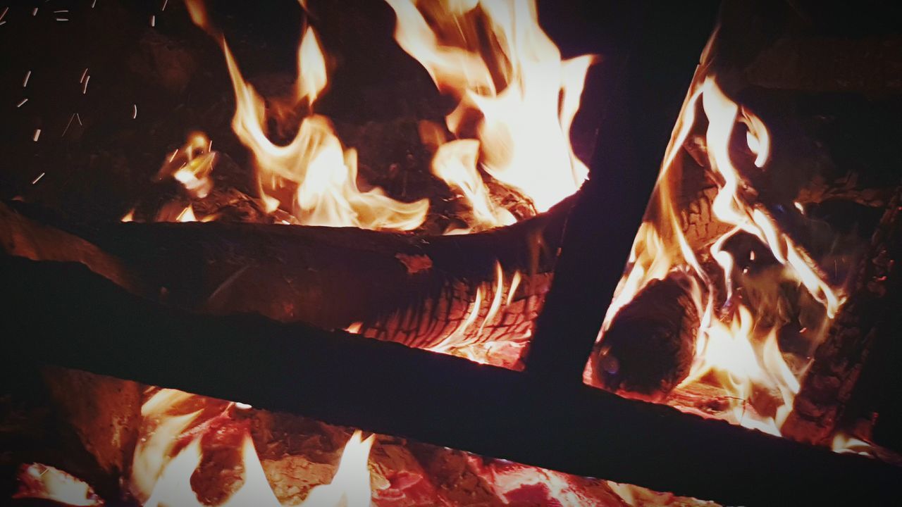 CLOSE-UP VIEW OF BONFIRE AT NIGHT