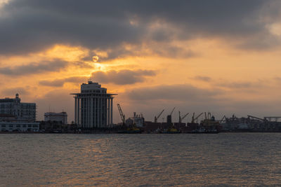 Scenic view of sea against sky during sunset atardecer - sunset  / puerto de veracruz, méxico.