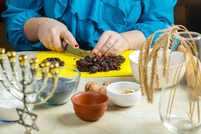 Midsection of man preparing food on table