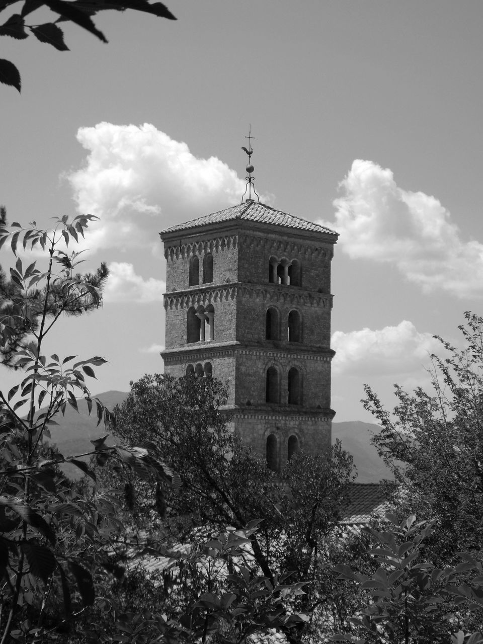 LOW ANGLE VIEW OF HISTORICAL BUILDING