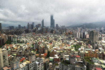 View of taipei 101 an iconic landmark in taipei, taiwan. taken during a rainy day