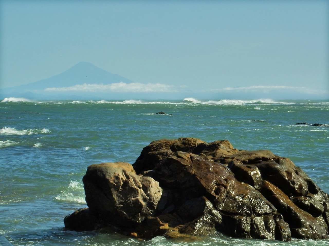 sea, rock - object, nature, beauty in nature, tranquility, water, scenics, rock formation, tranquil scene, rock, day, horizon over water, no people, sky, outdoors, beach, wave