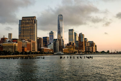 East river with one world trade center in manhattan against sky