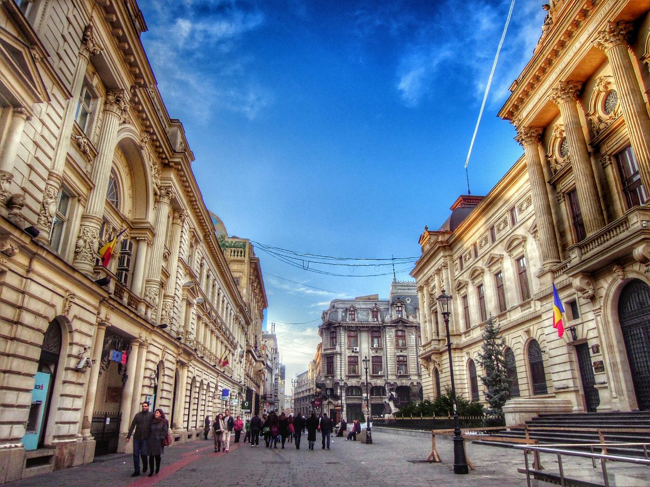 TOURISTS IN CITY